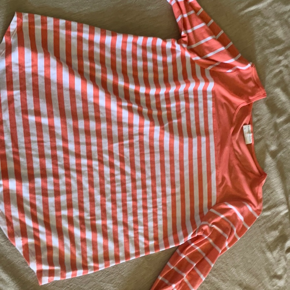 I’m selling a Bobbie brooks long sleeve shirt